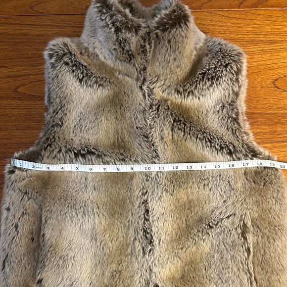 â˘Never Worn⢠Faux Fur Full Zip Vest Jacket with Stand Collar/Pockets (S-M) - Picture 10 of 15
